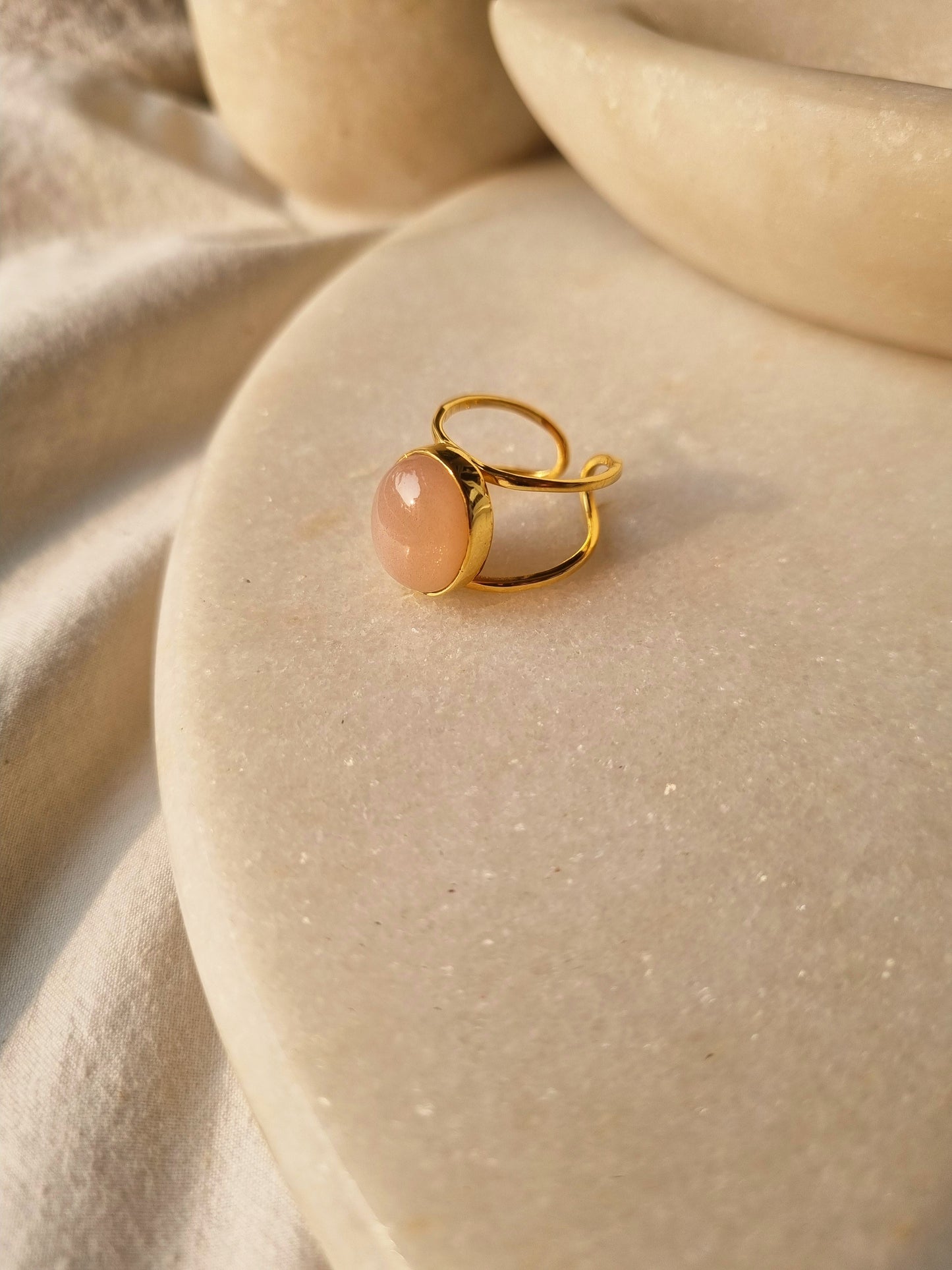 olivia - Peach Moonstone Ring