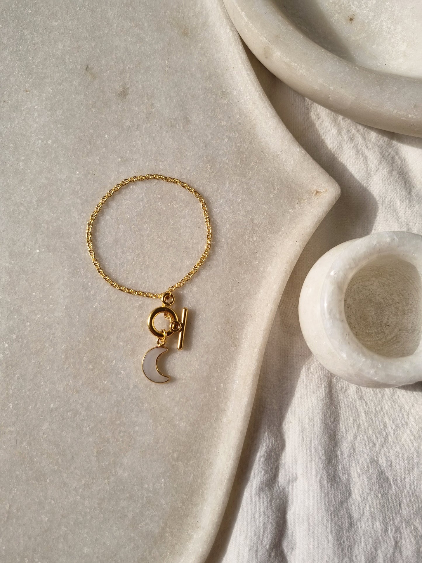 asraya - White Moonstone Luna Toggle Bracelet