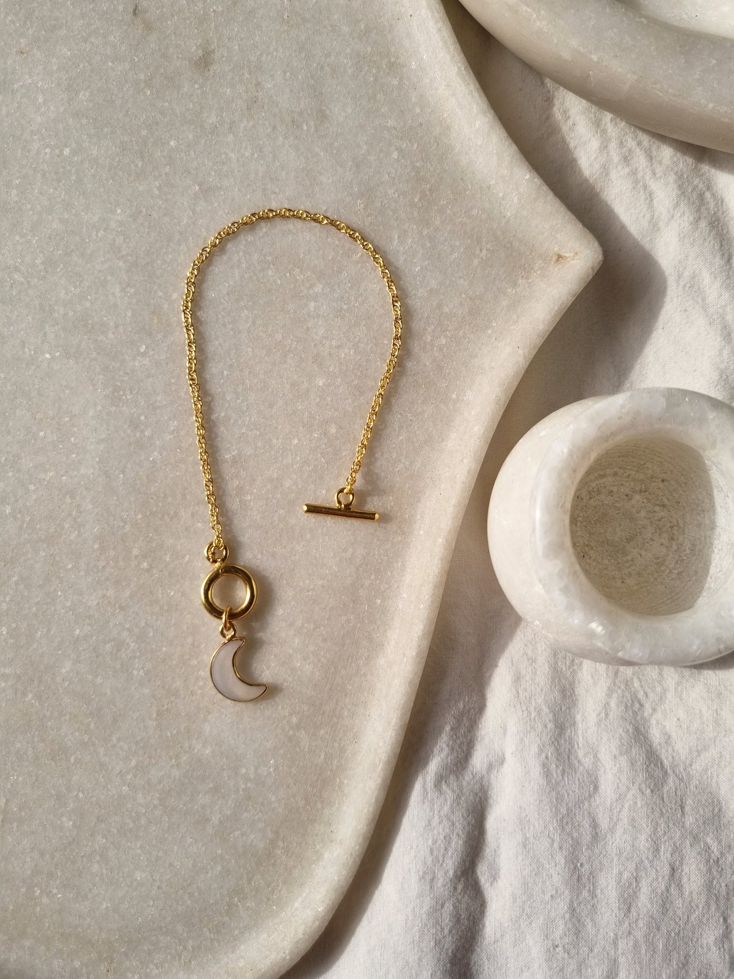 asraya - White Moonstone Luna Toggle Bracelet