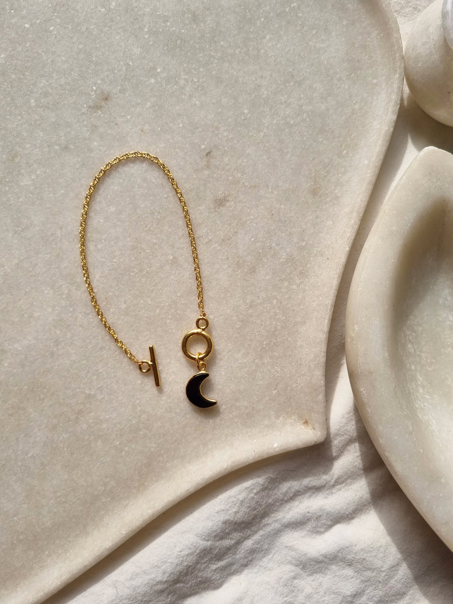 asraya - Black Onyx Luna Toggle Bracelet