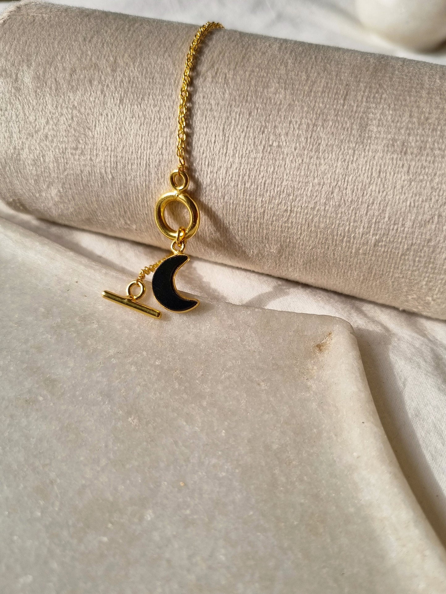 asraya - Black Onyx Luna Toggle Bracelet