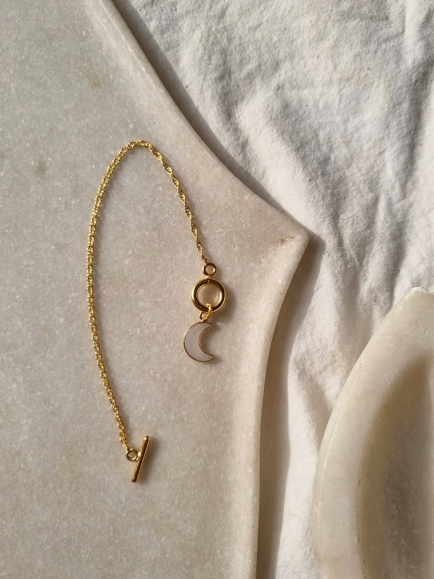 asraya - White Moonstone Luna Toggle Bracelet