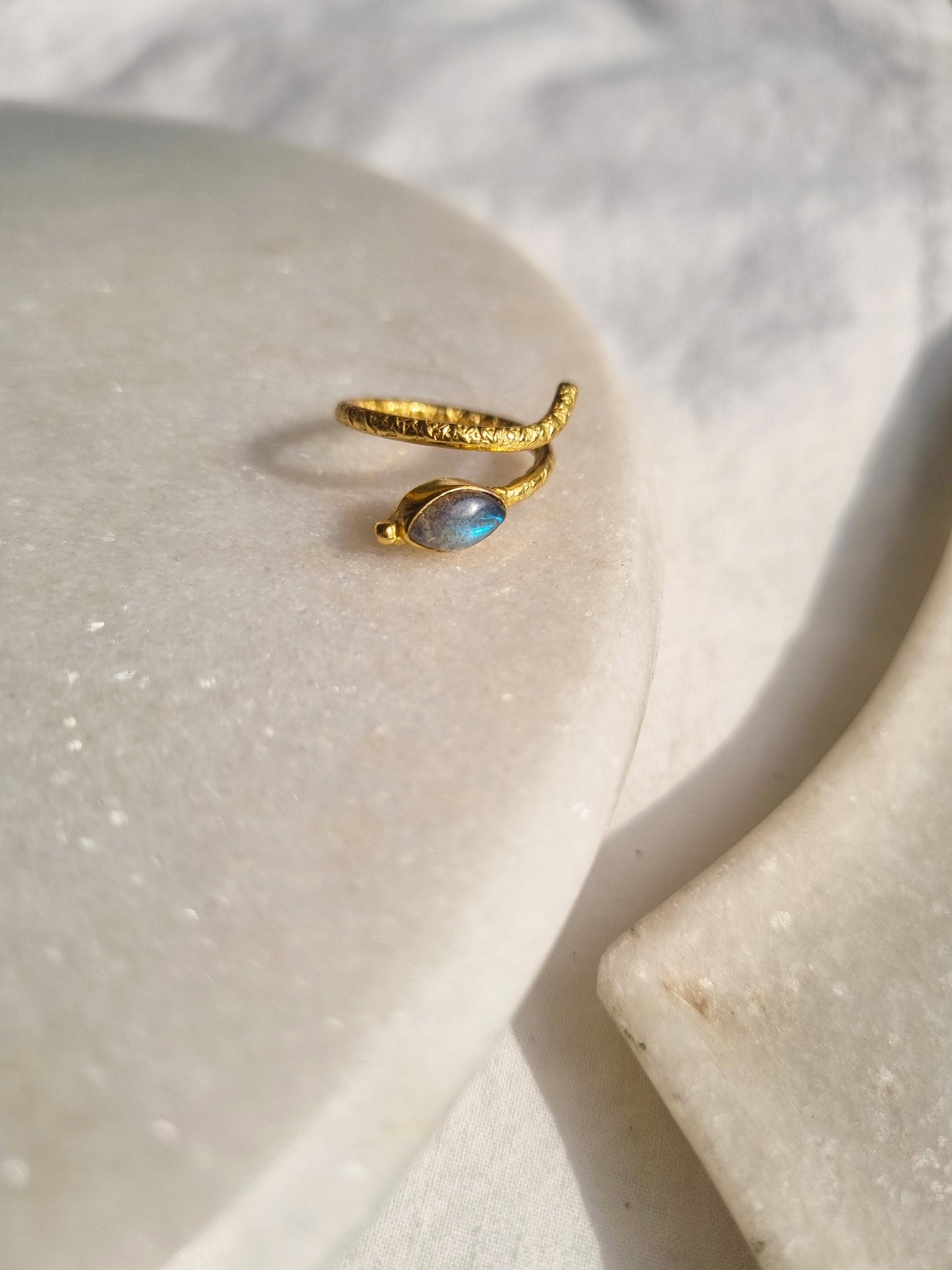 snake ring- Labradorite