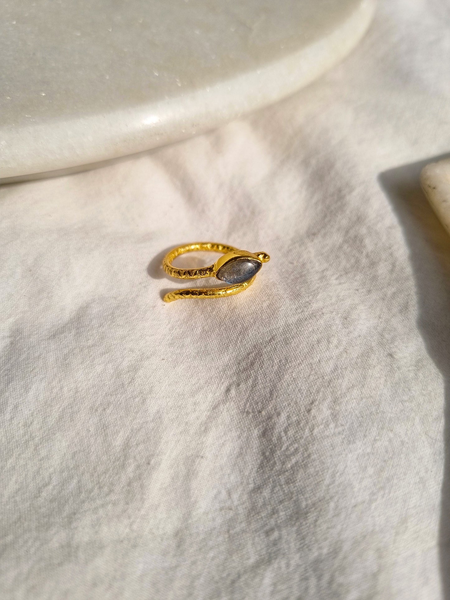 snake ring- Labradorite