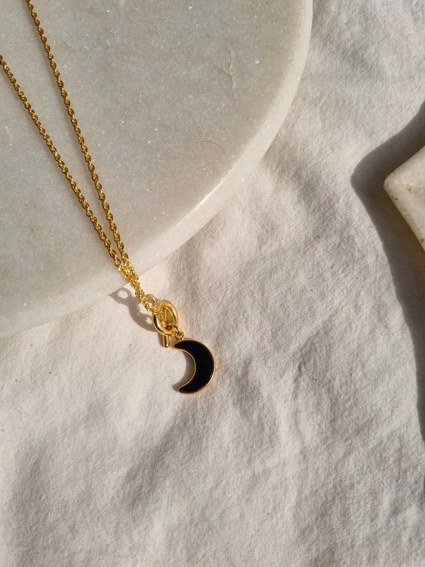 vara - Black Onyx Toggle Pendant