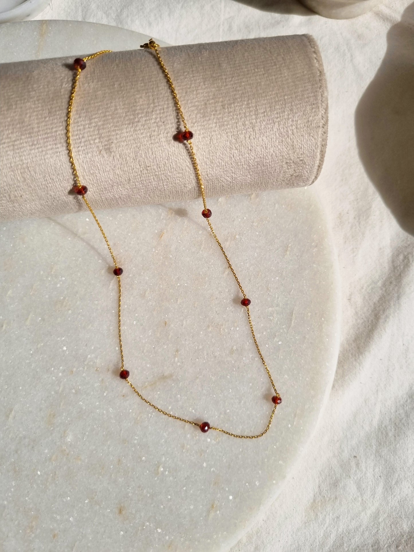 veti - Garnet Baati choker