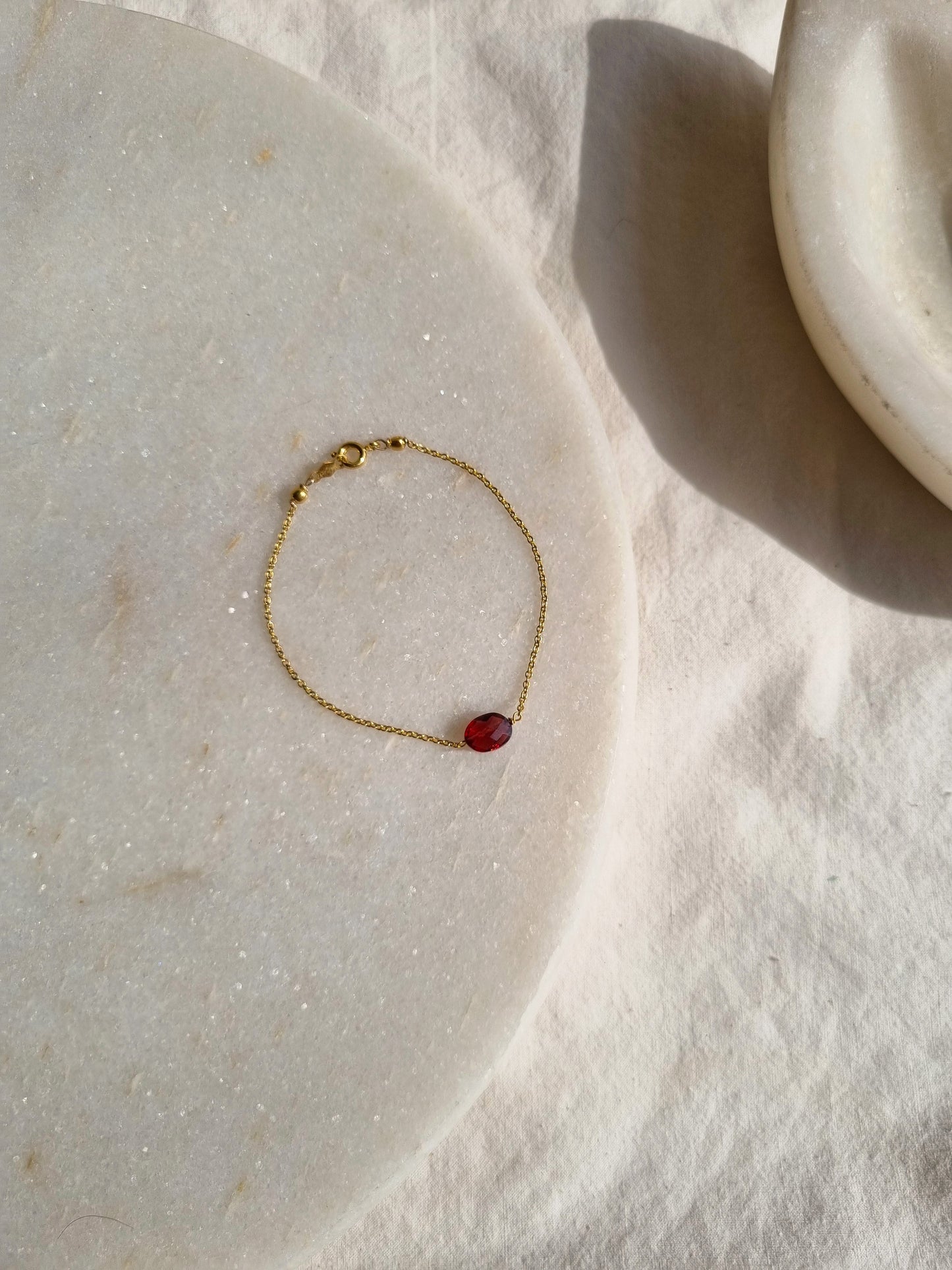 kesya - Garnet Oval Bracelet