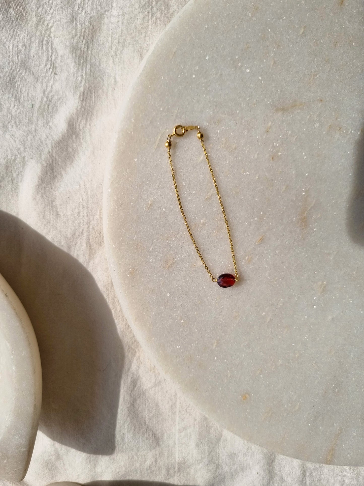 kesya - Garnet Oval Bracelet