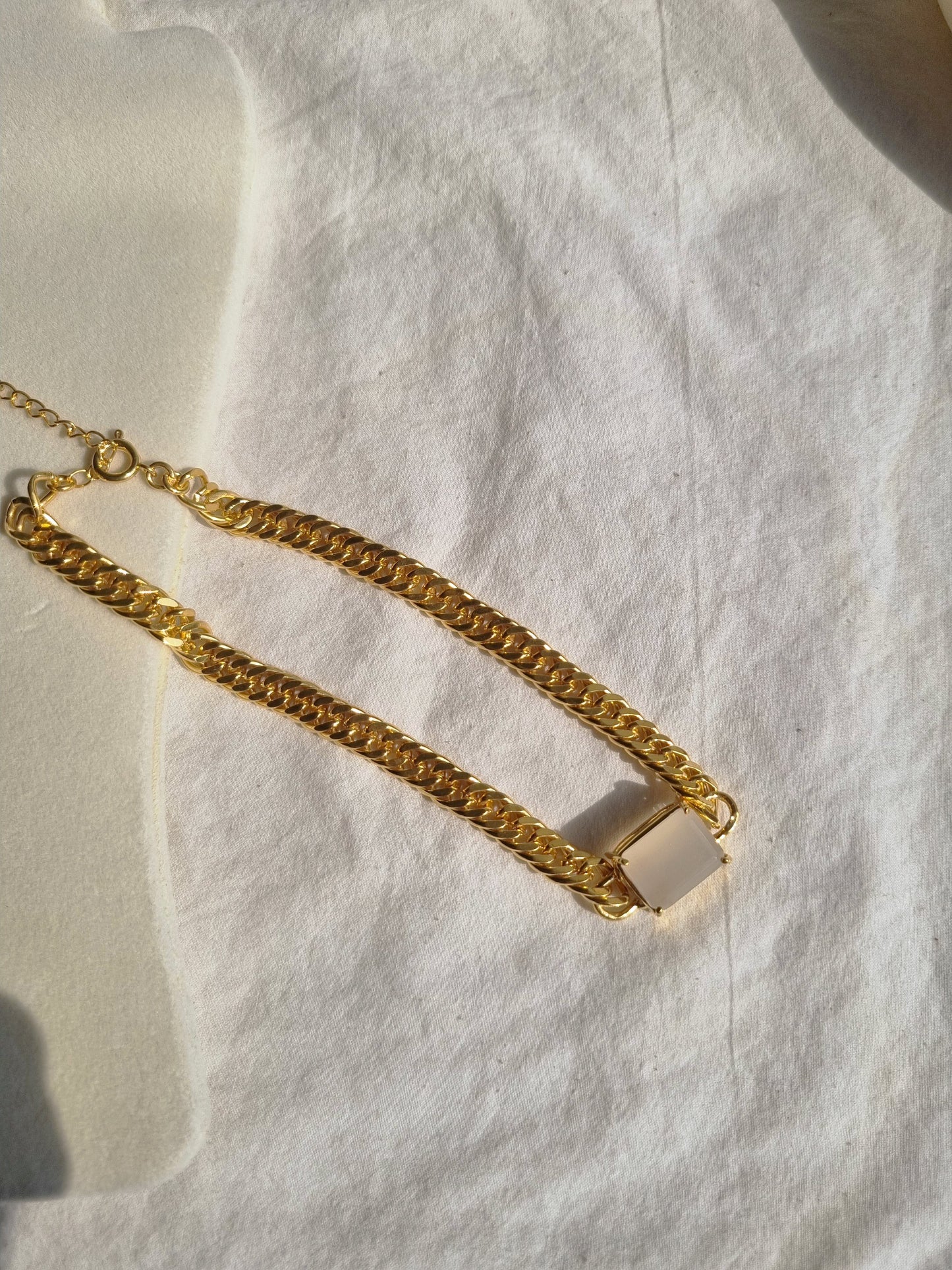paniy - White Moonstone Cushion Curb Choker