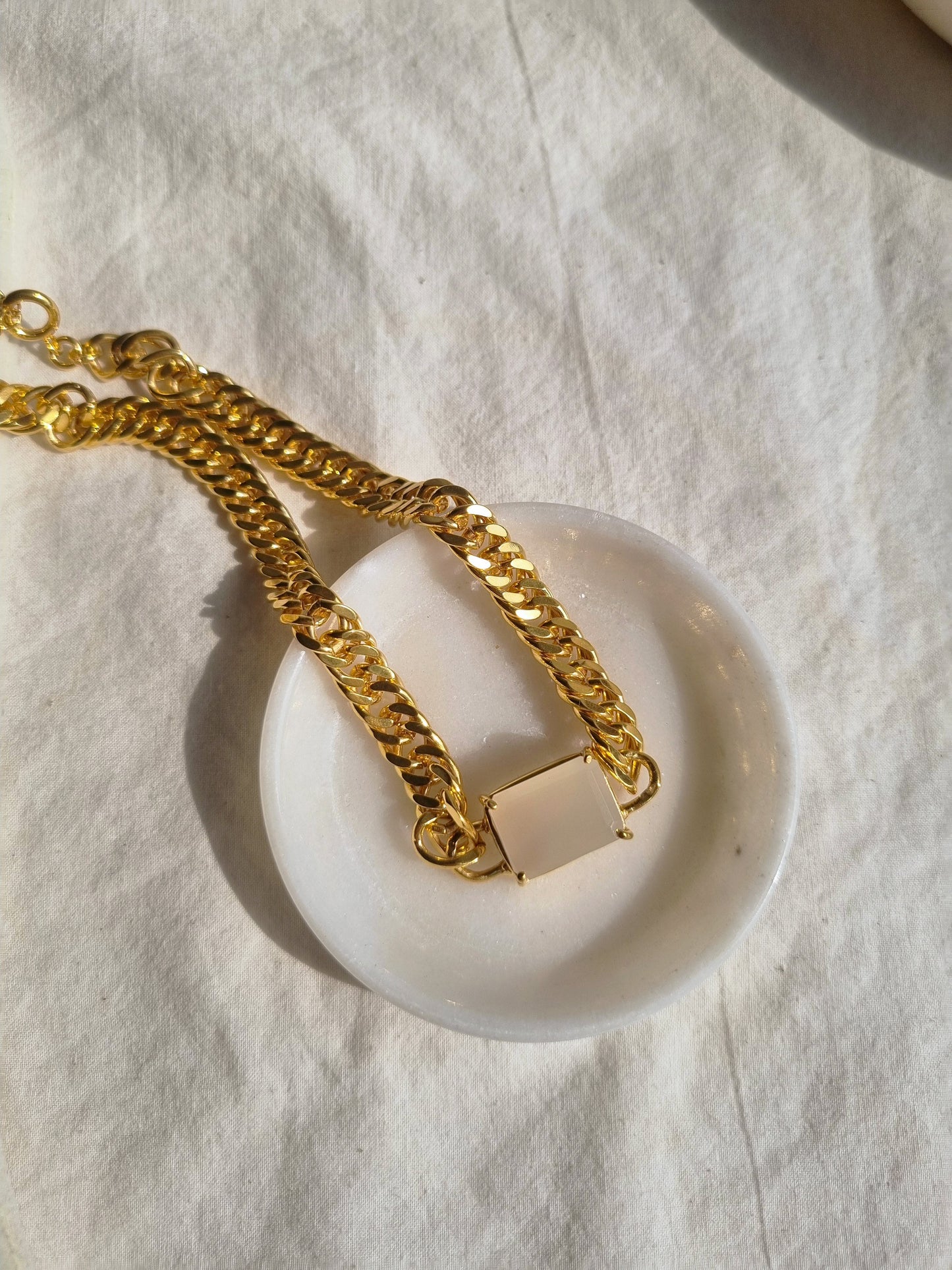 paniy - White Moonstone Cushion Curb Choker