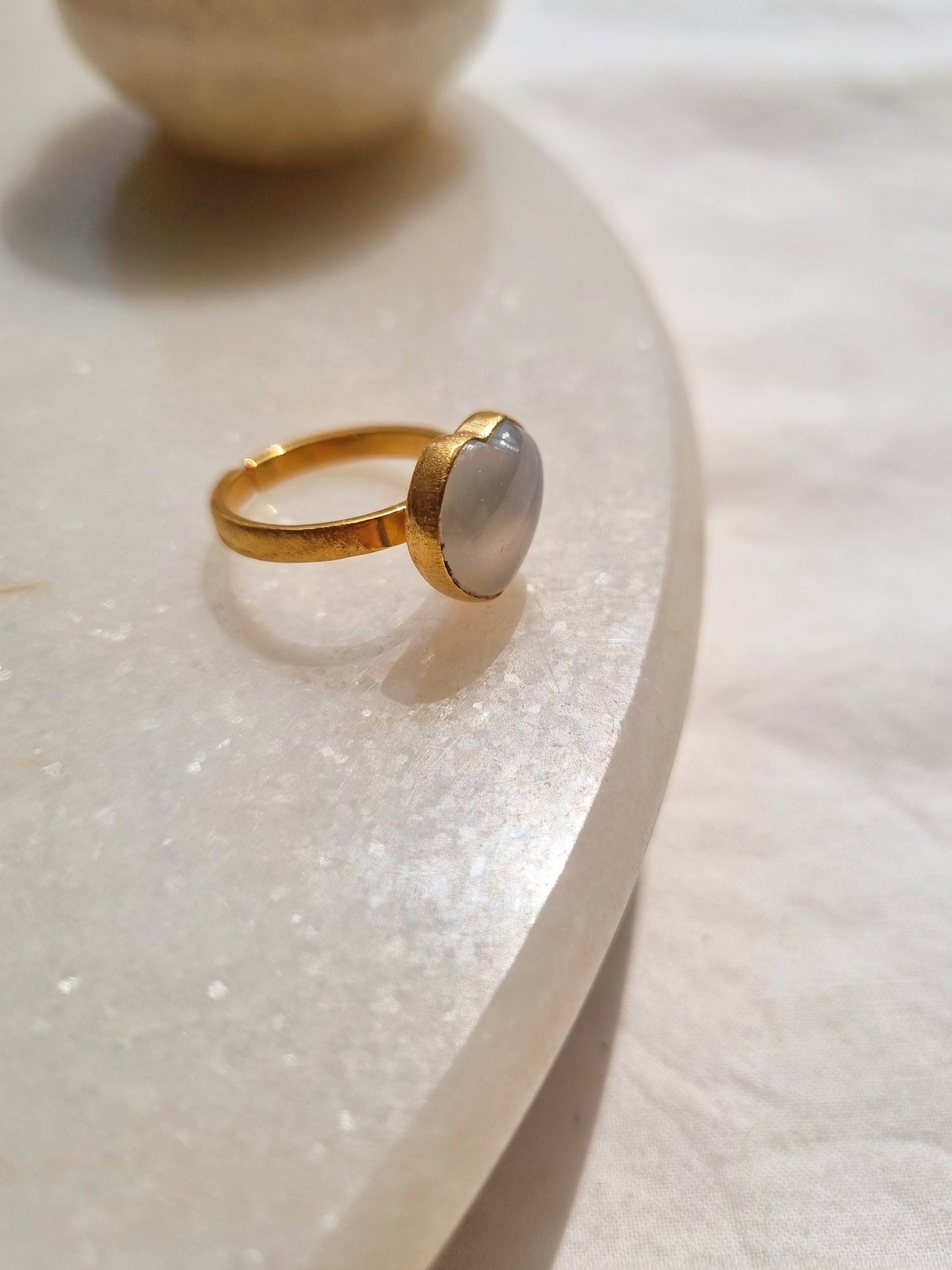 hert - White Moonstone Ring