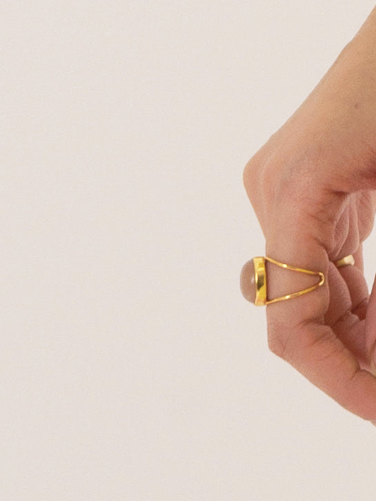 olivia - Peach Moonstone Ring