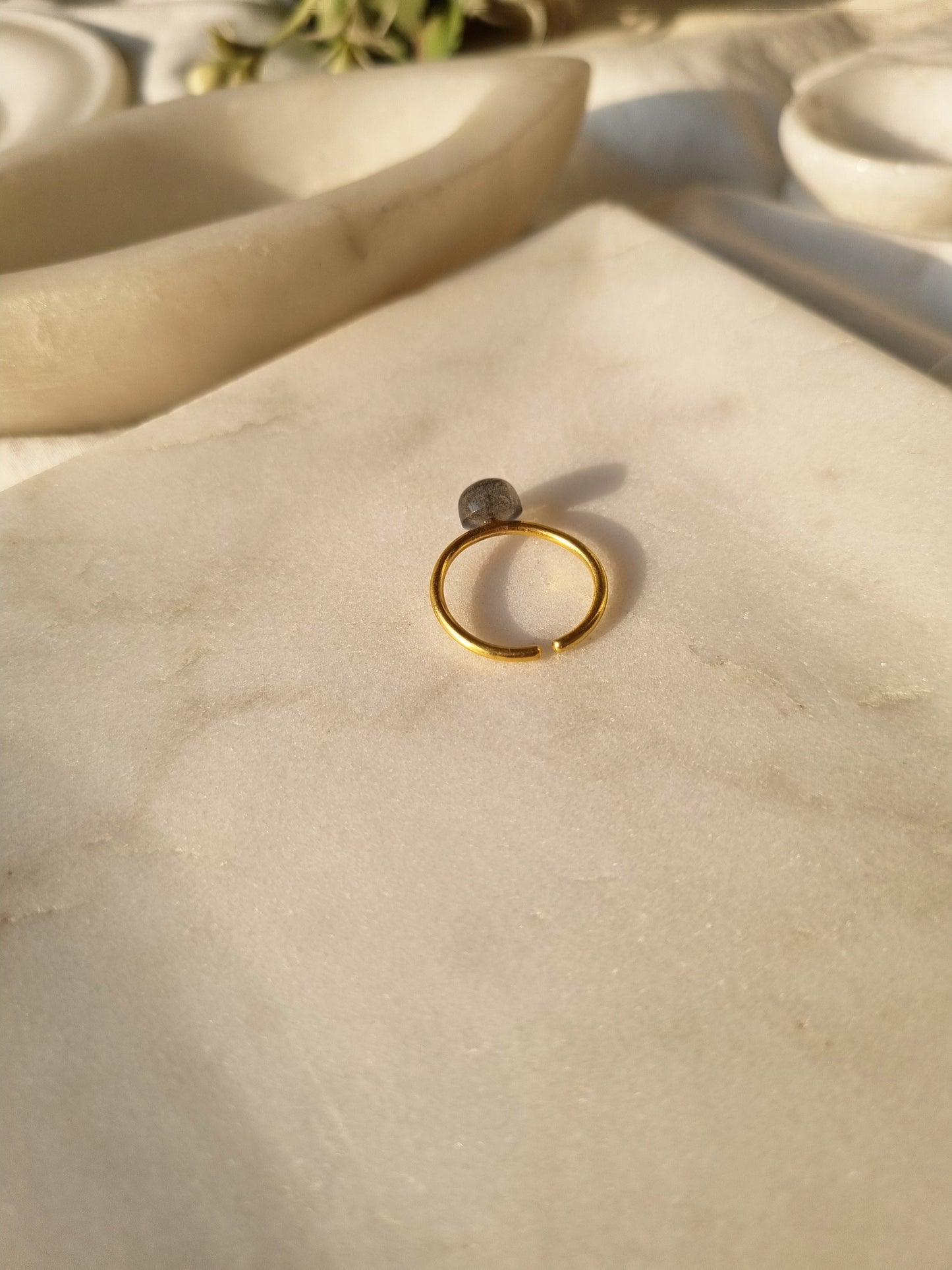 bhumi - Labradorite Mood Ring