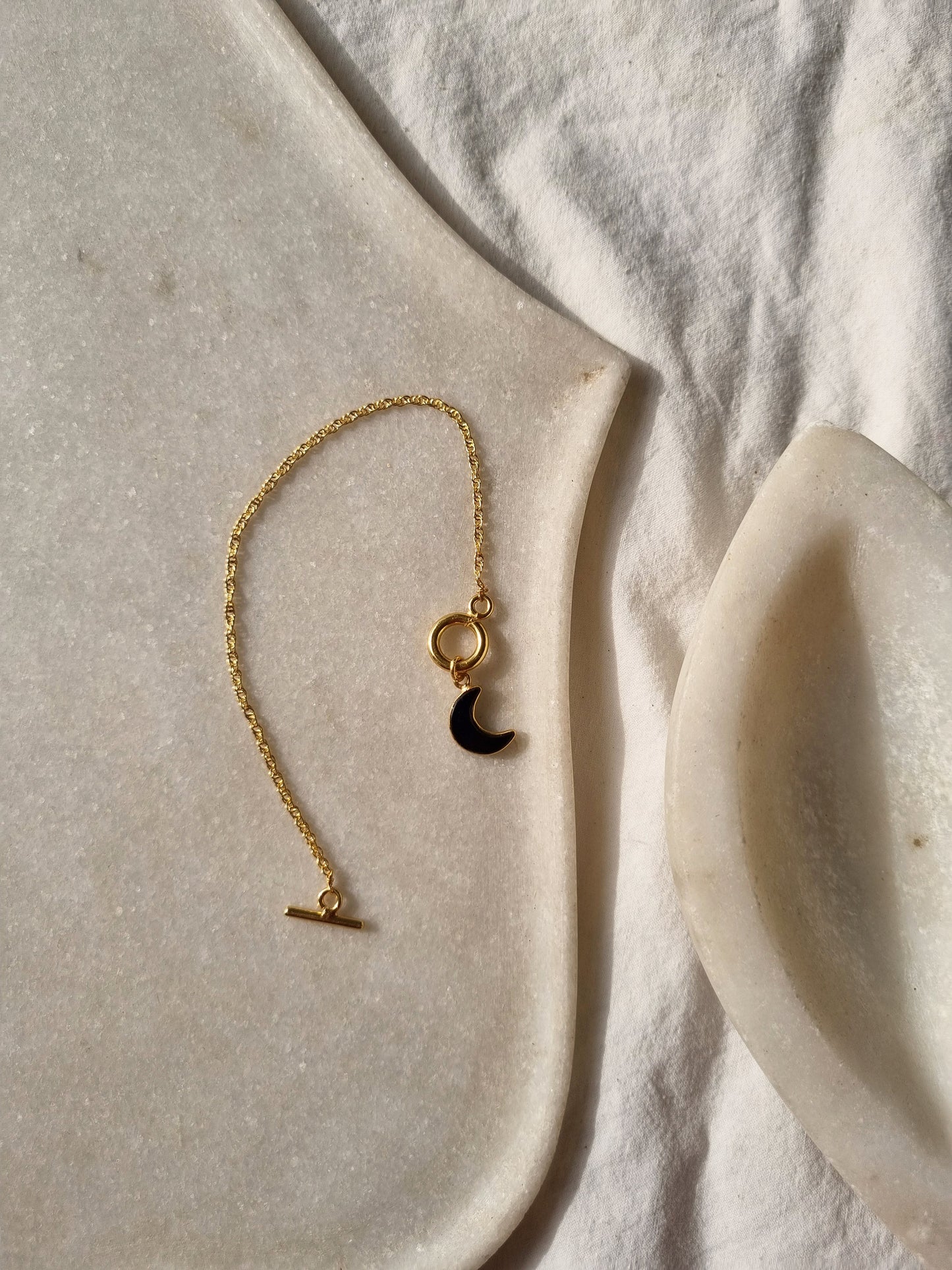 asraya - Black Onyx Luna Toggle Bracelet