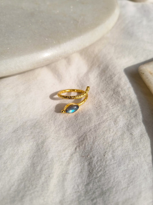 snake ring- Labradorite