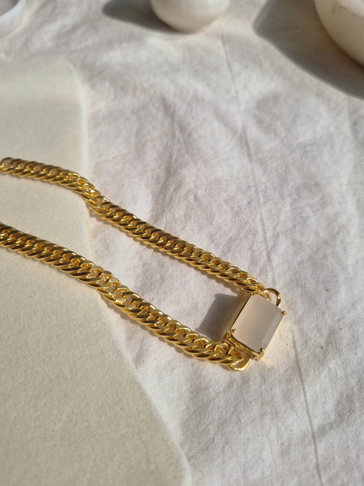 paniy - White Moonstone Cushion Curb Choker